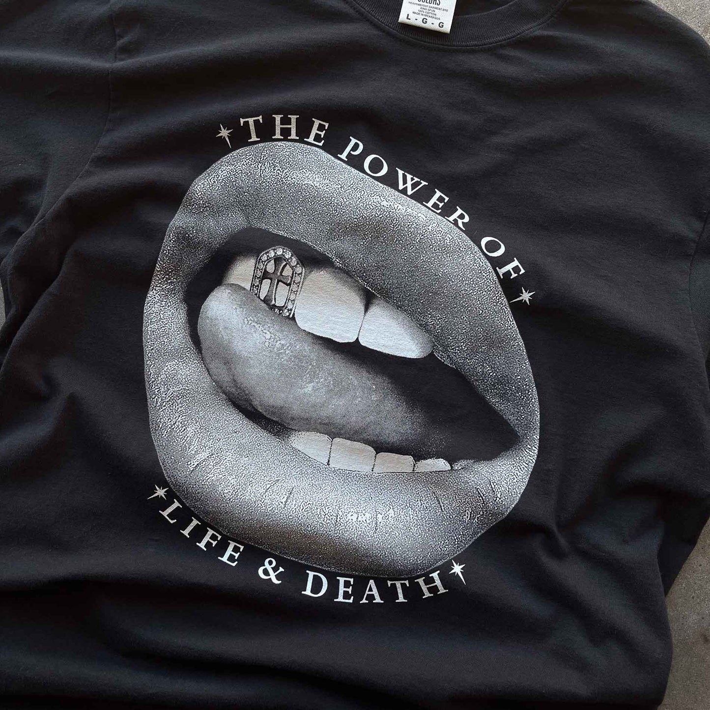 "HOLY LIPS" T-SHIRT - WHITE / BLACK