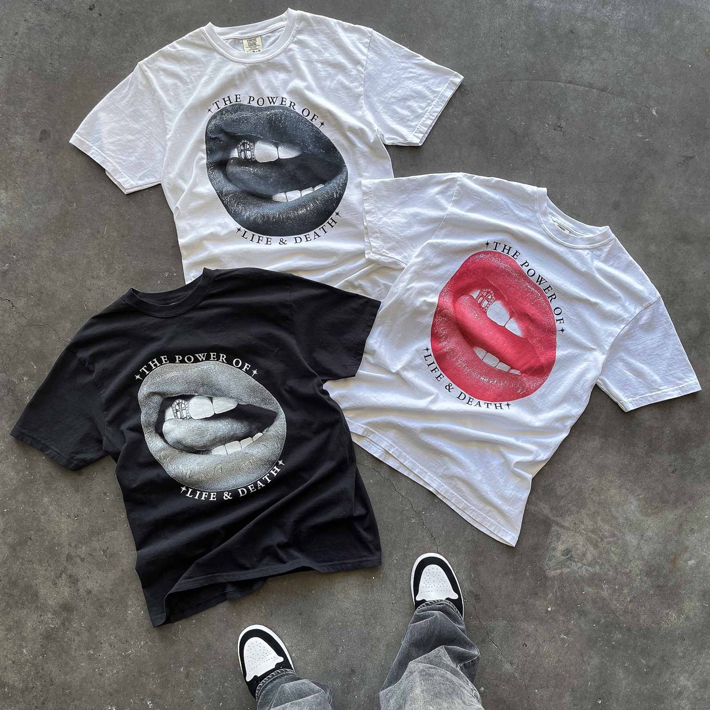 "HOLY LIPS" T-SHIRT - WHITE / BLACK